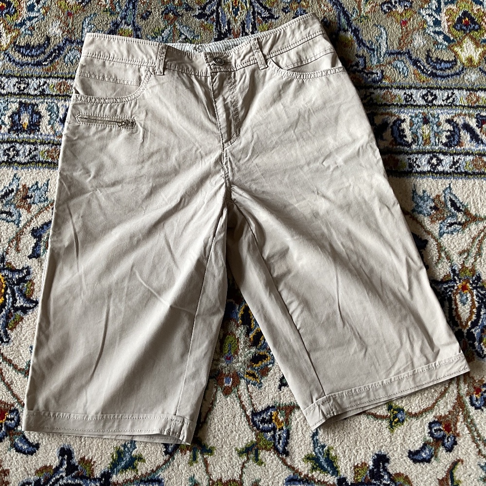 Bogner Netty Golf Bermuda Shorts Women's Mid Rise Sporty Summer Sleek Size S